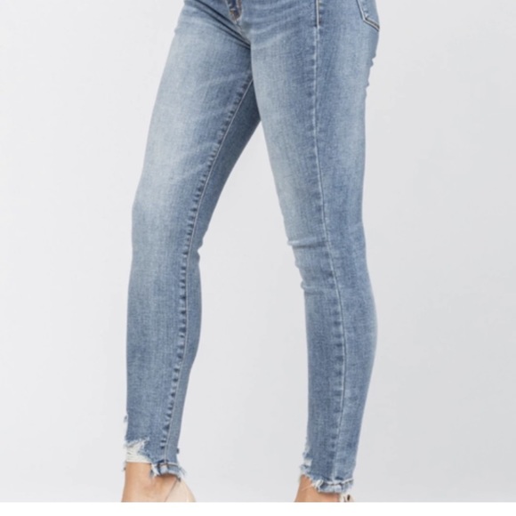 Judy Blue Jeans - Picture 3 of 5